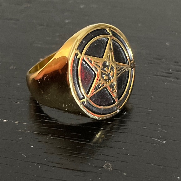 Badass Gold inverted pentagram ring - Picture 3 of 4